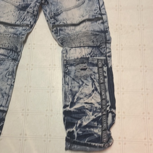 Red Ape Size 40X30 - Picture 4 of 13